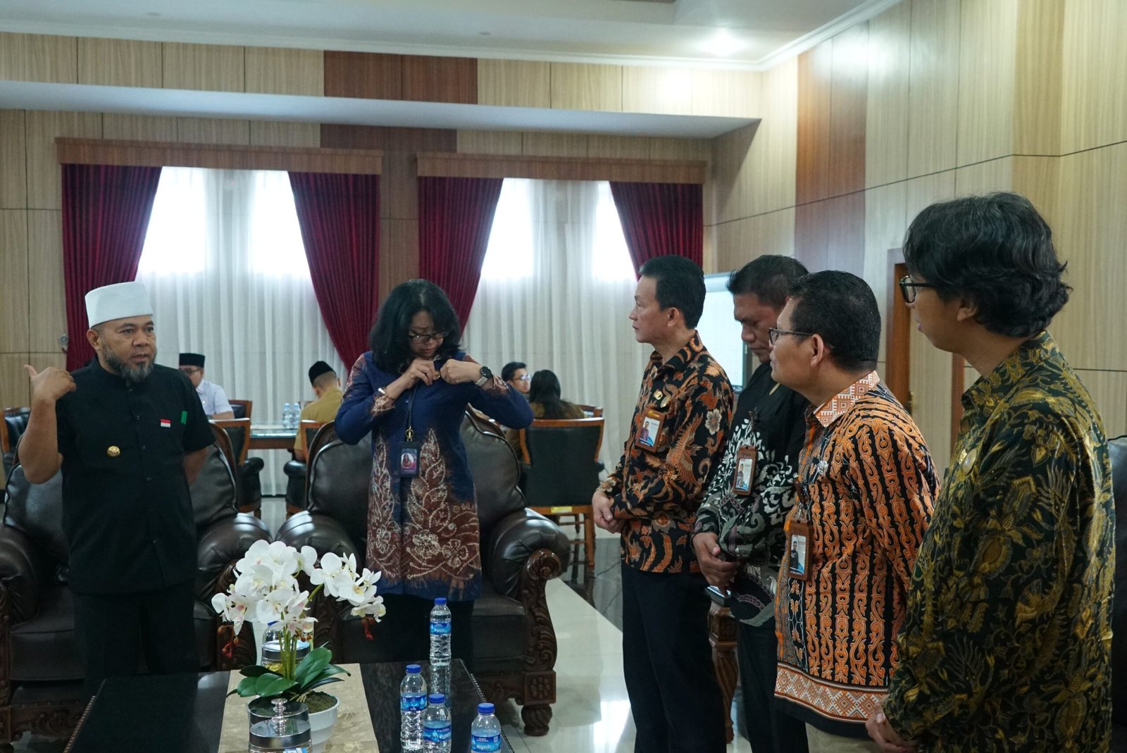 IMG-20250805-WA0105 Kepala Kantor Regional (Kanreg) VII Badan Kepegawaian Negara (BKN) Palembang, Heni Sri Wahyuni bertemu Gubernur Bengkulu, Helmi Hasan bahas penerapan sistim merit ASN, di kantor Gubernur Bengkulu.(Foto/Ist)