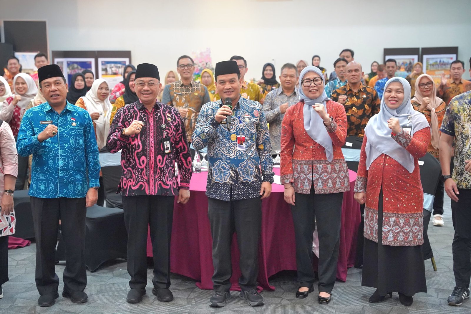 IMG-20250807-WA0124 Pj Sekda Bengkulu, Herwan Antoni usai menbuka rakor penyaluran KUR di Kantor OJK Bengkulu.(Foto/Ist)