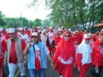 Jalan Sehat Jalan sehat di kawasan Pantai Panjang, Kota Bengkulu Diikuti ribuan peserta dari berbagai elemen masyarakat di daerah ini.(Foto/Ist)