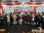 Paripurna DPRD Benteng HUT RI Ketua DPRD Bengkulu Tengah, Fepi Suheri foto bersama Bupati Rachmat Riyanto dan anggota Forkopimda setempat usai rapat paripurna istimewa menyambut HUT Kemerdekaan RI ke-80 tahun 2025 di kantor DPRD Bengkulu Tengah.(Foto/Ist)