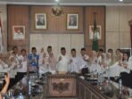 Rapat Stunting di kabupaten dan kota Wagub Bengkulu, Mian pimpin rapat penurunan stunting di Bengkulu dengan pihak terkait BKKBN dan lintas sektoral.(Foto/Ist)