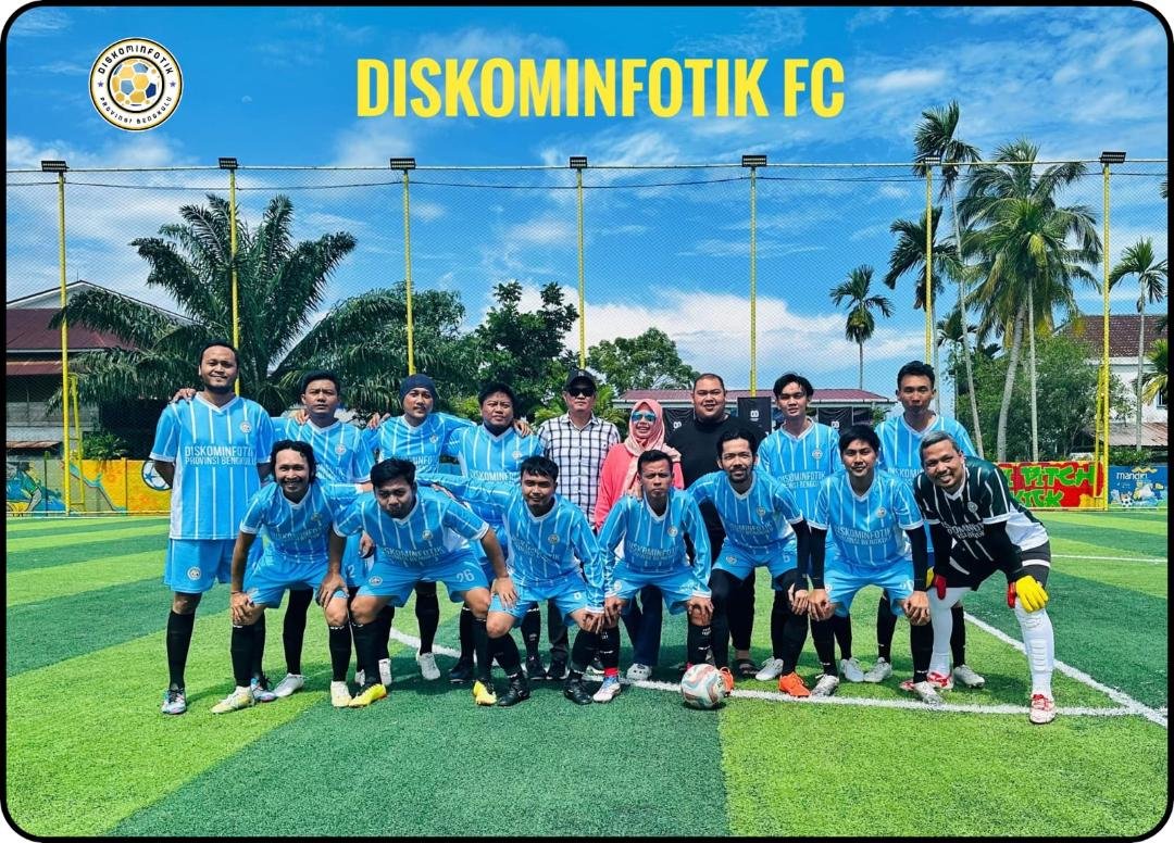 Tim Soccer Dinas Kominfotik Bengkulu berhasil menghembaskan Tim Disnakertran pada pilala Gubernur Bengkulu 2-0 pada pertandingan perdana, Sabtu 2 Agustus 2025.(Foto/Ist)