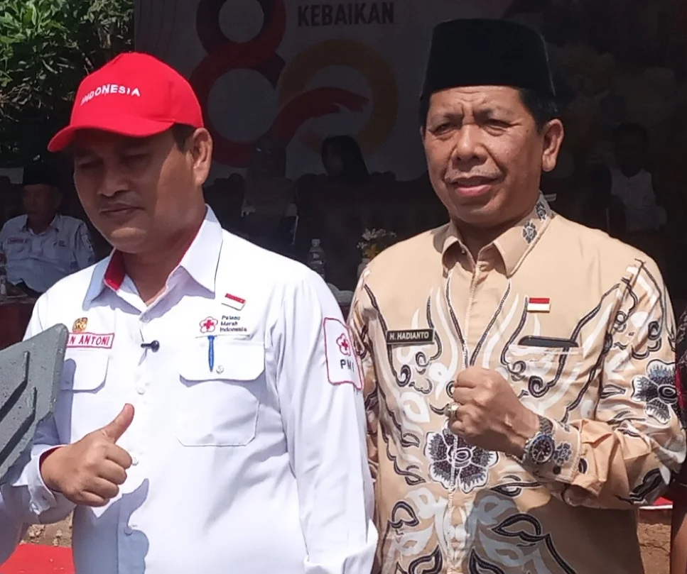 Kepala Bapenda Provinsi Bengkulu, Hardianto (kanan) bersama Penjabat Sekdaprov Bengkulu, Herwan Antoni.(Foto/Ist)