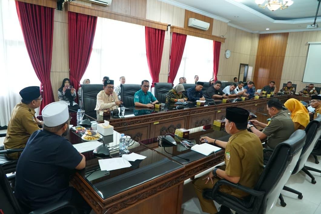 Pendampiug Desa dan Kemendes Gubernur Bengkulu, Helmi Hasan menerima audiensi Tenaga Pendamping Profesional Kementerian Desa, Pembangunan Daerah Tertinggal, dan Transmigrasi (Kemendes PDTT) di Kantor Pemprov Bengkulu.(Foto/Ist)