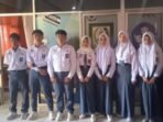 Sejumlah siswa limpahan dari SMAN 5 karena ke SMAN 9 Kota Bengkulu karena tak masuk Dapodik mengaku senang disekolah baru tersebut.(Foto/Ist)
