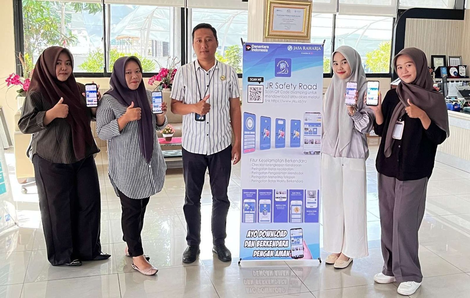 Sosialisasi Berkendara Rama PT AK Jasa Raharja melakukan sosialisasi dan mendorong generasi muda untuk berkendara rama guna menekan kasus kecelakaan lalu lintas di jalan raya.(Foto/Ist)