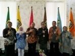 BPOM dan Unib Awasi Pangan Rektor Unib, Indra Cahyadinata (tiga dari) ketika menerima audensi Kepala BPOM Bengkulu, Kodon Tarigan dan rombongan membahas kerja sama pengawasan pangan dan pengembangan pendidikan, di ruang kerja rektor, Jumat 10 Oktober 2025.(Foto/Ist)