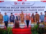 Wagub Mian menghadiri puncak bulan inklusi keuangan di kantor Otoristas Jasa Keuangan (OJK) Bengkulu, Selasa 14 Oktober 2025.(Foto/Ist)