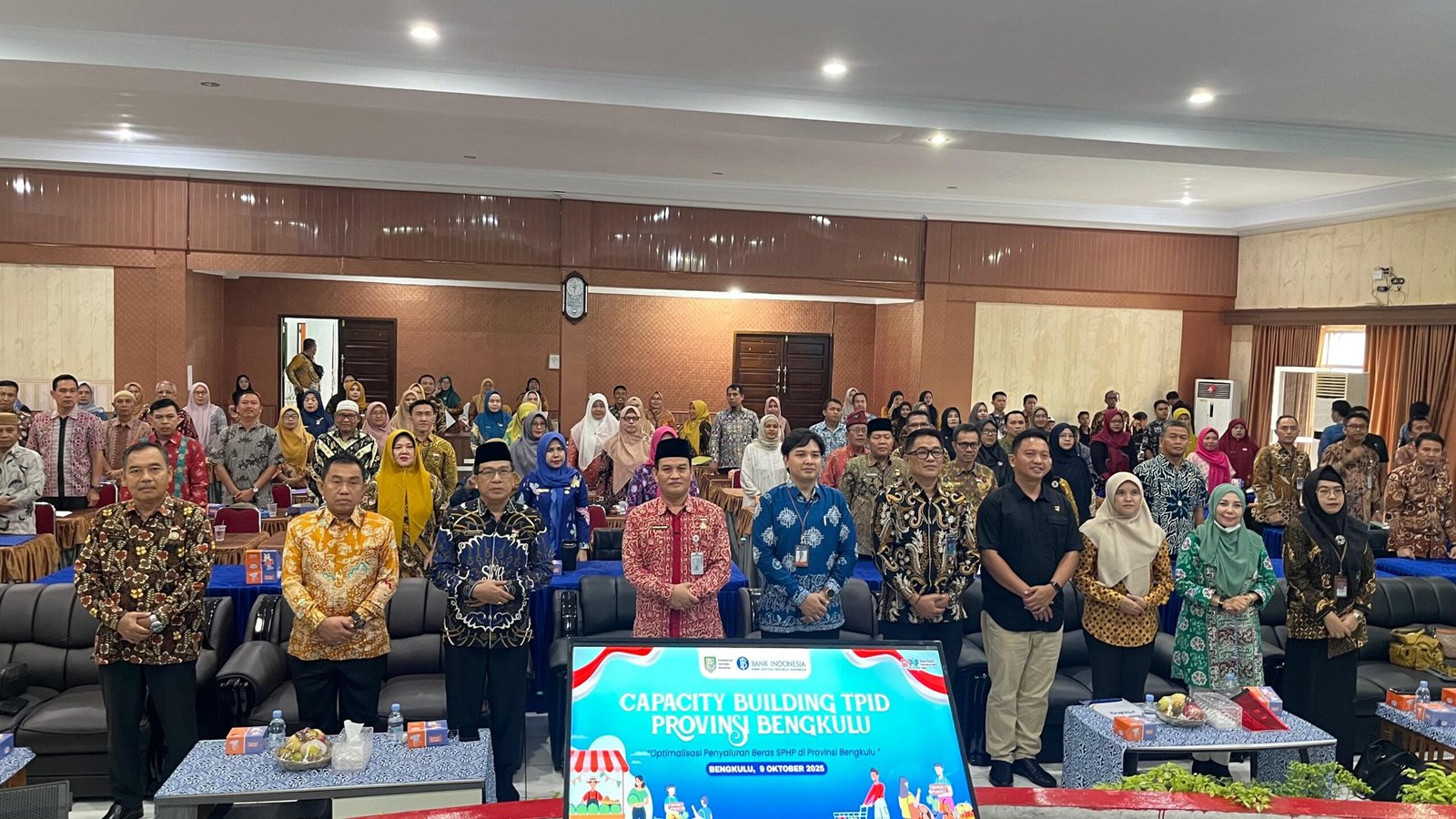 IMG-20251009-WA0075 Penjabat Sekdaprov Bengkulu, Herwan Antoni menghadiri rapat kendalikan inflasi guna menstabilkan harga sembako di provinsi ini.(Foto/Ist)