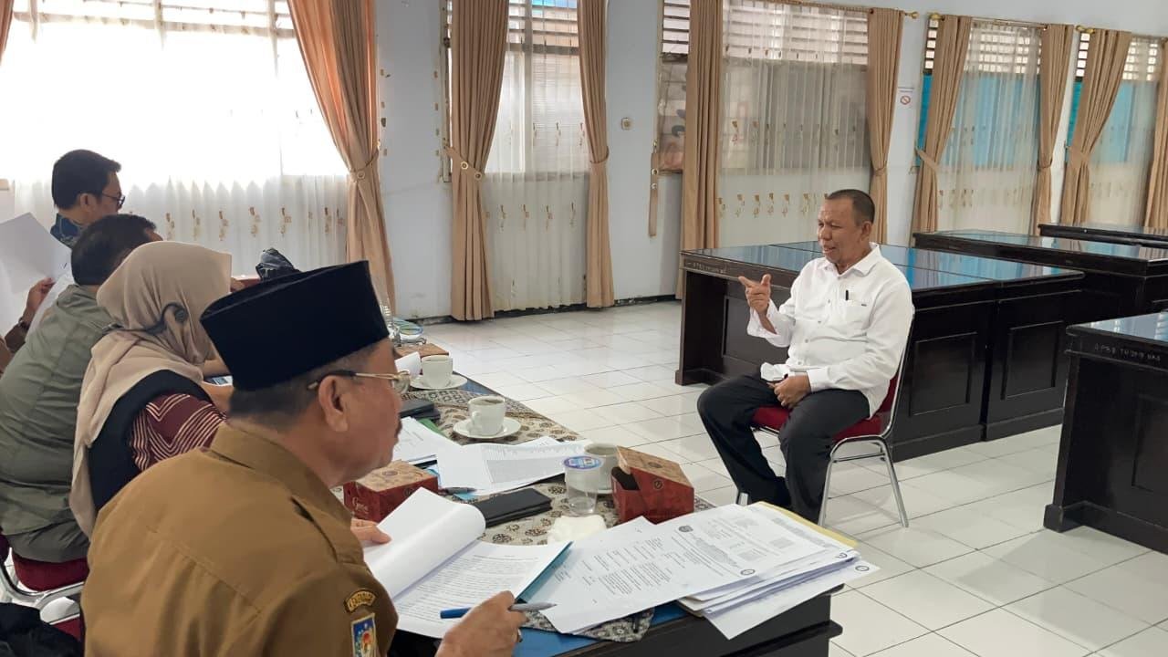 KPID Wawancara Peserta seleksi calon anggota KPID Provinsi Bengkulu tengah mengikuti wawancara di Kantor Diskomfotik Bengkulu, Selasa 14 Oktober 2025.(Foto/Ist)