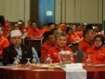 Gubernur Bengkulu, Helmi Hasan (kiri) didampingi Pengurus DPP PDI-P, Ribka Tjibtaning dan Tri Rismaharini (kanan) saat menghadiri Konferda PDI-P Provinsi Bengkulu, Senin 20 Oktober 2025.(Foto/Ist)