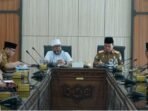 Gubernur Bengkulu, Helmi Hasan didampingi Sekda Herwan Antoni pimpin rakor bersama OPD lingkup Pemprov Bengkulu bahas efesiensi anggara dan utamakan kepentingan rakyat, di Bengkulu, Senin 6 Oktober 2025.(Foto/Ist)
