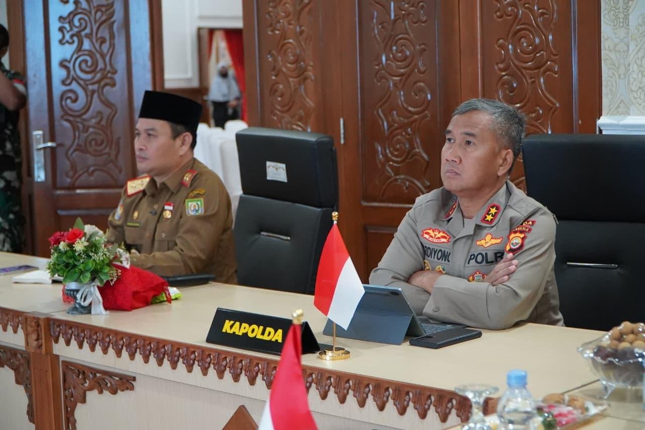 Sekda Bengkulu, dan Kapolda Sekda Bengkulu, Herwan Antoni dan Kapolda Bengkulu, Irjen Pol Mardiyono mengikuti rapat dengan Menteri Keuangan Republik Indonesia, Purbaya Yudhi Sadewa terkait Percepatan Realisasi Belanja untuk Menjaga Pertumbuhan Ekonomi, Senin 20 Oktiber 2025.(Foto/Ist)
