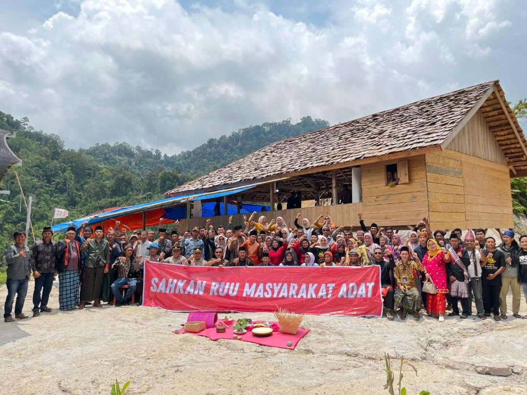 Sekolah Masyarakat Adat Sekolah Masyarakat Adat Semende Ulu, Kabupaten Kaur, Bengkulu diresmikan warga setempat pekan lalu.(Foto/Ist)