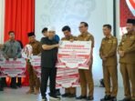 Truk Sampah Gubernur Bengkulu, Helmi Hasan menyerahkan bantuan truk dan bak sampah kepada bupati dan wali kota se-Provinsi Bengkulu, bertempat, di Balai Merah Putih, Kota Bengkulu, Senin 27 Oktober 2025.(Foto/Ist)