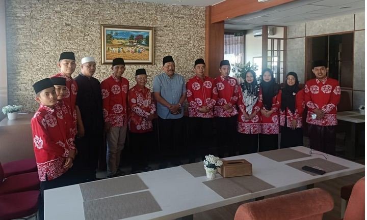 Wagub Temui Peseta STQH asal Bengkulu Wagub Bengkulu, Mian menemui peserta STQH asal Bengkulu di Kendari, Provinsi Sultra untuk memberikan didukungan moril, Sabtu 11 Oktober 2025.(Foto/Ist)
