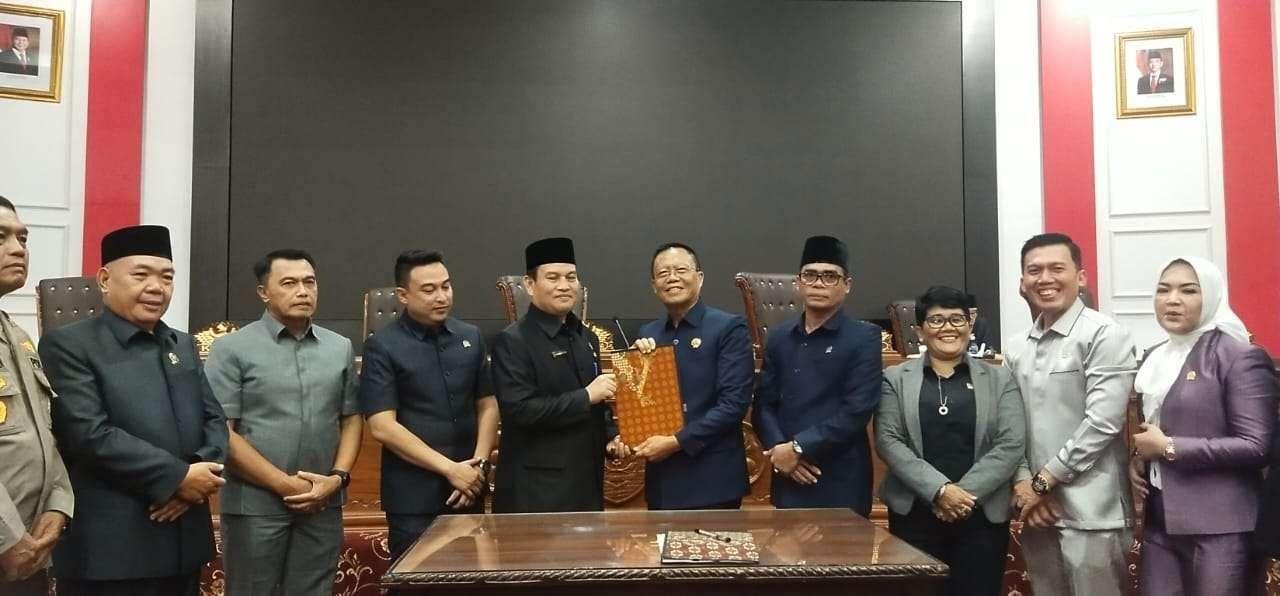 DPRD Provinsi Bengkulu mengesahkan Perda ABPD tahun 2026 senilai Rp 2,7 triliun lebih dan terjadi devisif Rp 71 miliar.(Foto/Ist)