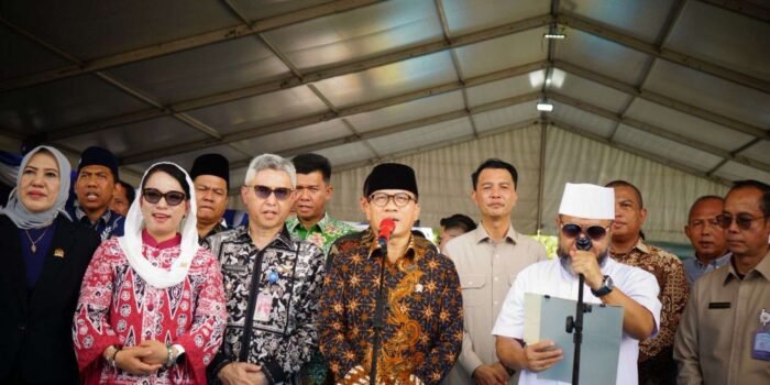 Mendes Yandri di Seluma Menteri PDT, Yandri Susanto didampingi Gubernur Helmi Hasan dan anggota DPD-RI dapil Bengkulu, Desta dan Leni Jhon Latif pada acara Festival Bangun Desa di Kabupaten Seluma, Minggu 16 November 2025.(Foto/Ist)