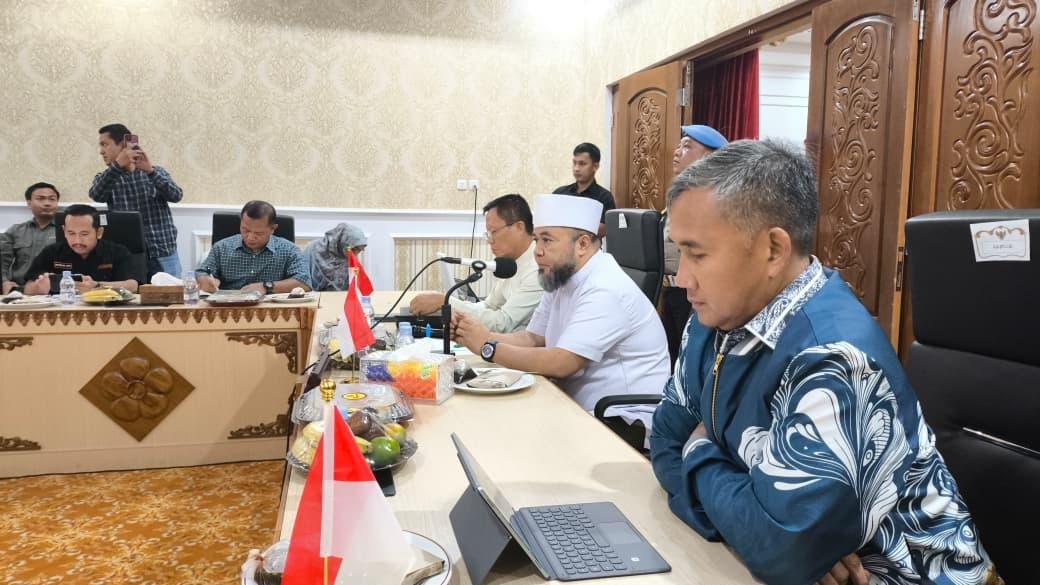 Gubernur Bengkulu, Helmi Hasan pimpin rapat bersama anggota Forkopimda dan Pertamina terkait kelangkaan BBM di daerah ini.(Foto/Ist)