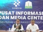 BNPB Keterangan Pers Kepala Pusat Data, Informasi dan Komunikasi Kebencanaan Badan Nasional Penanggulangan Bencana (BNPB), Abdul Muhari (kiri) dan Kepala Dinas Perhubungan (Dishub) Aceh, Teuku Faisal (kanan) pada konferensi pers di Pusat Informasi dan Media Center Penanggulangan Bencana Kemkomdigi di Banda Aceh, Jumat 12 Desember 2025.(Foto/MC Komdigi)