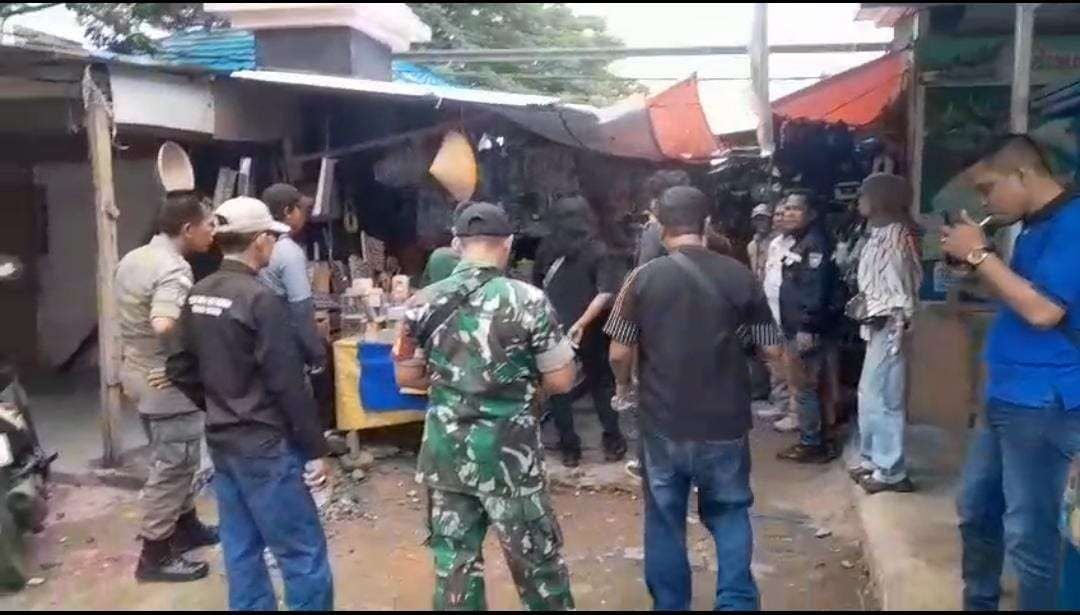 Disperindag dan pihak terkait melaksanakan penertiban pedagang di Pasar Panorama, Kota Bengkulu dalam rangka penataaan pasar tradisional di daerah ini.(Foto/Ist)