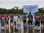 Ribuan bibit mangrove ditanam di kawasan Pulau Baii dan Jenggalu dalam rangka menjaga kelestarian lingkungan di wilayah pesisir Bengkulu.(Foto/Ist)