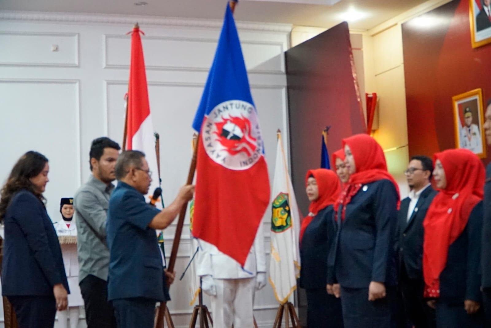 Ketua YJI Bengkulu Dilantik Khairunisa Helmi dilantik sebagai Ketua Yayasan Jantung Indonesia Provinsi Bengkulu bersama pengurus lainnya masa bakti lima tahun kedepan, bertempat di Balai Raya Semarak Bengkulu, Senin 8 Desember 2025.(Foto/Ist)