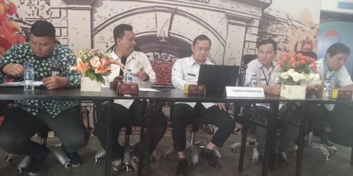 Ombudsman Perwakilan Bengkulu menggelar konferensi pers akhir tahun di kantor Ombudsman Jalan Adam Malik, Kota Bengkulu, Senun 22 Desember 2025.(Foto HB/Usmin)