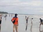 BPBD Kota Bengkulu melarang pengunjung Pantai Panjang mandi dan berenang mengingat gelombang tinggi dan arus deras karena dikhawatikan hilang digulung ombak.(Foto/Ist)