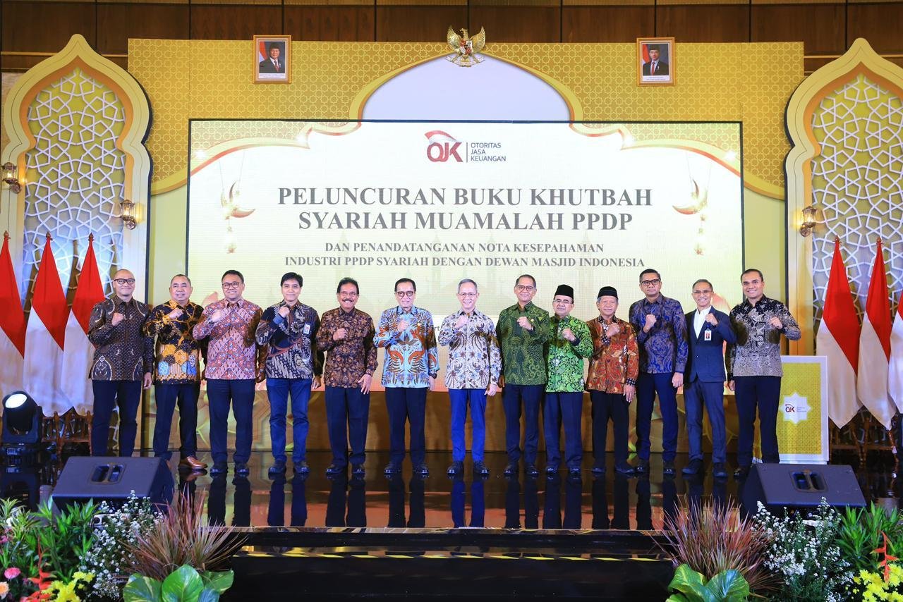 Peluncuran Buku Khutbah OJK menggelar peluncuran Buku Khutbah Syariah Muamalah PPDP OJK bersama Asosiasi Industri PPDP Syariah dan Dewan Masjid Indonesia (DMI) meluncurkan buku Khubah Syariah, di Jakarta, Senin 15 Desember 2025.(Foto Humas OJK)