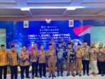 Rakor Inflasi di Se- Bengkulu Pj Sekdaprov Bengkulu, Kepala Bank Indonesia Perwakilan Bengkulu, para bupati dan wali kota se-Bengkulu dan Forkopimda dan kepala OPD Pemprov Bengkulu foto bersama usai menggelar Rakor High Level Meeting TPID dan TP2DD, di Hotel Grage Horison Bengkulu, Senin 15 Desember 2025.(Foto/Ist)