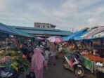 Tertibkan PKL Panorama Pemkot Bengkulu dalam waktu dekat ini akan menertibkan PKL yang berjualan bahu jalan dan trotoar di kawasan Pasar Panorama Bengkulu. PKL wajib berjualan di pasar tanpa terkecuali.(Foto/Ist)