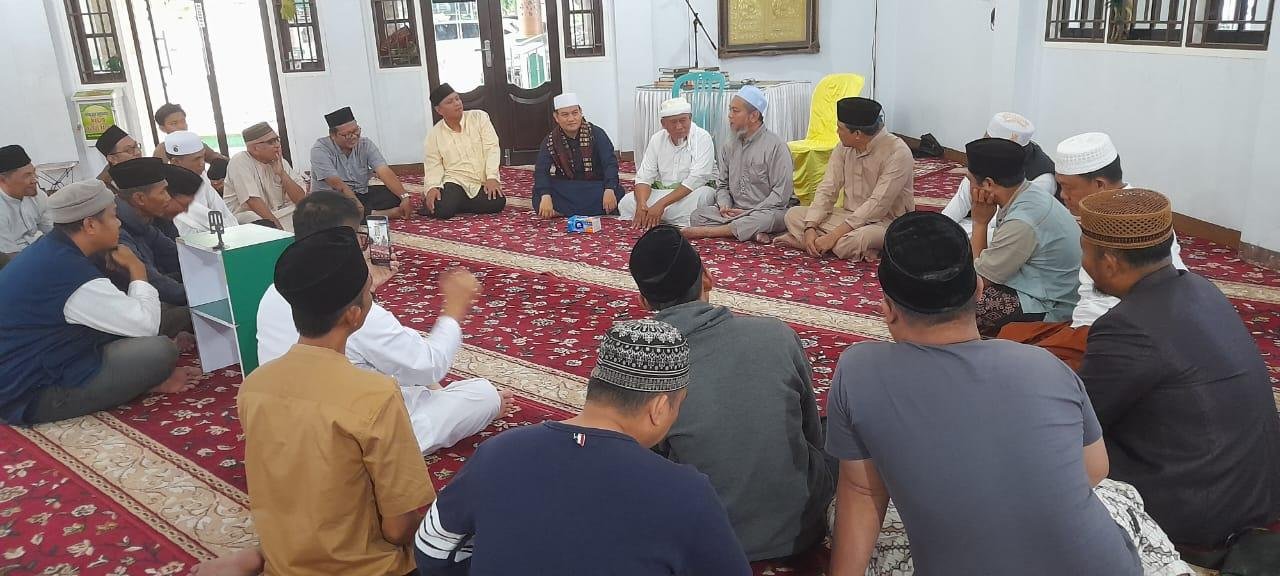 Sejumlah ASN Pemprov Bengkulu tengah mengikuti retreat Merah Putih angkatan VI di Masjid di Masjid Al-Anshor, Kelurahan Sukarami, Kecamatan Selebar, Kota Bengkulu.(Foto/Ist)