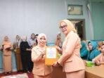 DWP Benteng Serah terima jabatan (Sertijab) Ketua DWP Bengkulu Tengah dari Ny Asmariyani Ayatul Mucktadil kepada Ny Widiawati Marisi.(Foto/MC Benteng)