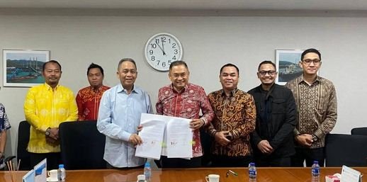 Bupati Bengkulu Tengah, Rachmat Riyanto menandatanganan naskah kerja sama atau MoU dengan PT BIO pembangunan Masjid Agung Bengkulu Tengah di Desa Renah Semanik, Kecamatan Karang Tinggi.(Foto/MC Benteng)