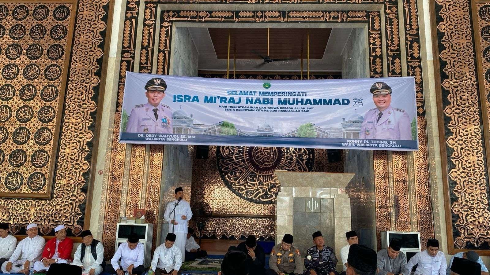 Pemkot Bengkulu menggelar peringatan Isra Miraj Nabi Muhammad SAW di Masjid Agung Ataqwa, Anggut Kota Bengkulu, Jumat 16 Januari 2026.(Foto/Ist)