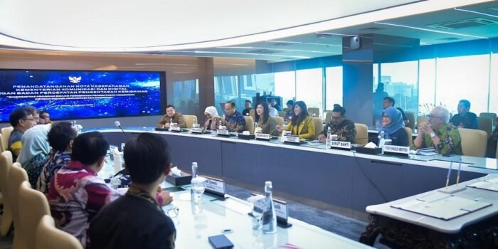 Menteri Komdigi Meutya Hafid mengatakan kolaborasi lintas kementerian dan lembaga menjadi prasyarat utama dalam mempercepat pengentasan kemiskinan, terutama melalui pemanfaatan teknologi digital yang terintegrasi dalam sistem pemerintahan.(Foto/Humas Kemkomdigi)