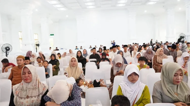 Ratusan anak yatim binaan pejabat Pemkot Bengkulu berbuka bersama Wali Kota Bengkulu, Dedy Wahyudi di Pendopo Merah Putih, Kota Bengkulu.(Foto/Ist)