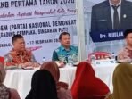 Anggota DPRD Kota Bengkulu, Riuslan (tengah) menggelar reses di dapil II Kecamatan Singaranpati dan Gading Cempaka di halaman Masjid Al Hidaya, Kelurahan Sidomulyo untuk menyerap aspirasi masyarakat yang diwakilinya, Senin 16 Februari 2026.(Foto HB/Usmin)