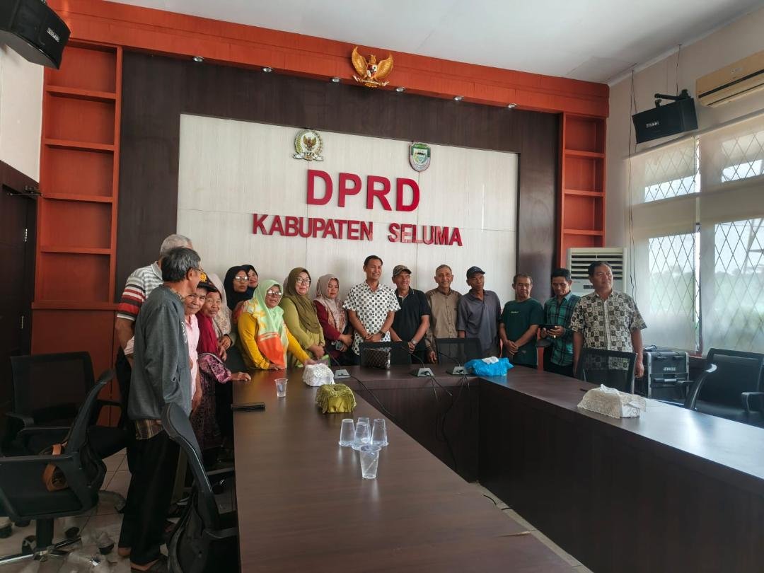 Sejumlah petani yang tergabung dalam FPB Seluma mendatangi DPRD setempat mendesak penyelesaian konflik Agraria dengan PT SIL.(Foto/Humas FPB)