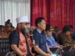 Gubernur Bengkulu, Helmi Hasan (kiri) didampingi Bupati Lebong, Azhari saat berdialog para penambang emas tradisional Lebong Tambang, di Kabupaten Lebong, pekan lalu.(Foto/Ist)