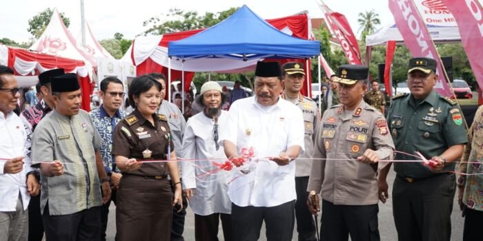 Wakil Gubernur Bengkulu, Mian didampingi anggota Forkopimda Bengkulu meresmikan Kampung Ramadan di Balai Buntar, Kota Bengkulu.(Foto/Ist)
