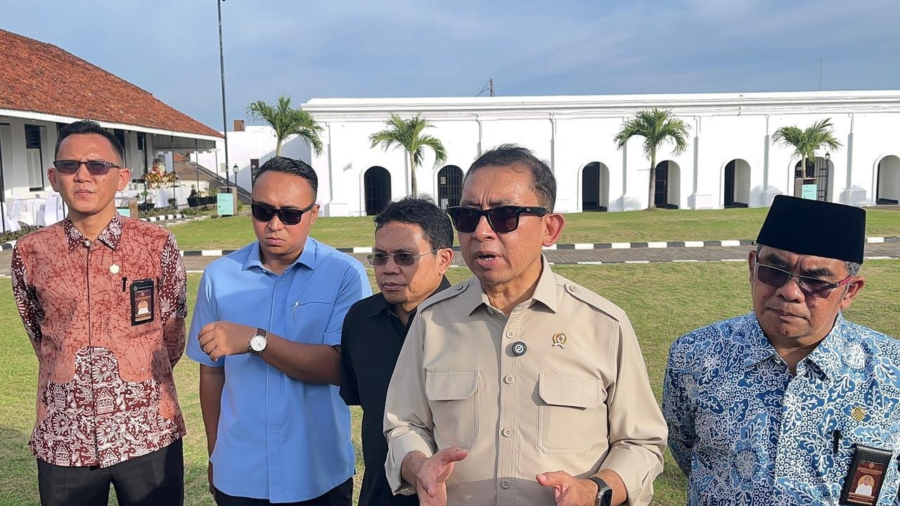 Menteri Kebudayaan Fadli Zon ke Bengkulu Menteri Kebudayaan RI, Fadli Zon mengunjungi Benteng Marlborough bangunan bersejarah peninggalan Inggris di Kota Bengkulu dalam lawatan ke Provinsi Bengkulu.(Foto/Ist)