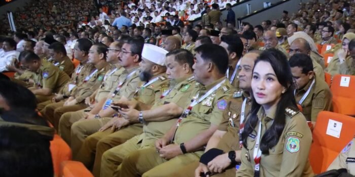 Gubernur Bengkulu, Helmi Hasan (pakai peci hitam) mengikuti rakornas gubernur, bupati dan wali kota se-Indonesia dihadiri langsung Presiden RI, Prabowo Subianto, di Bogor, Senin 2 Februari 2026.(Foto/Ist)