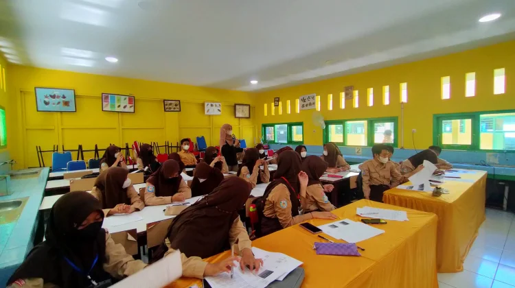 Kebijakan Diskdub Bengkulu melarang siswa SMA/SMK sederajat di Kota Bengkulu membawa HP ke sekolah masih dalam evaluasi, tapi dipastikan kebijakan tersebut tetap berlanjut.(Foto/Ist)