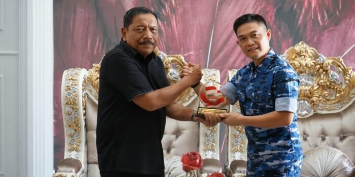 Wagub Bengkulu Mian menerima kunjungan Komandan Lanud Sri Mulyono Herlmbang, Kol Pnb Zulkipli Arif Purba dalam rangka rencana TNI AU membangun Satuan Radar (Satrad) di Bengkulu Selatan dalam waktu dekatb ini.(Foto/Ist)