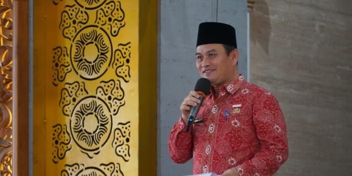 Sekda Bengkulu. Herwan Antoni memberikan sambutan pada acara Tablikgh Akbar di Masjid Raya Baitul Izzah, Kota Bengkulu dalam rangka menyambut datang bulan suci Ramadan.(Foto/Ist)