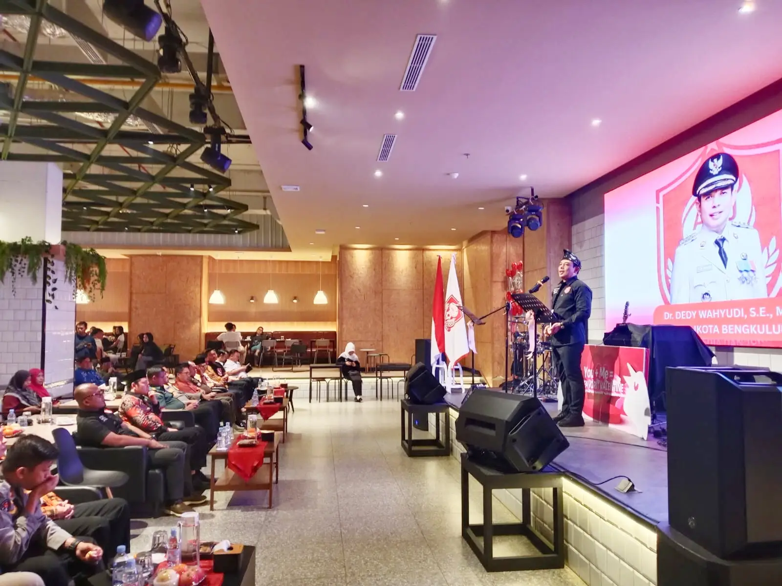 Wali Kota Bengkulu, Dedy Wahyudi saat memberikan sambutan pada acara deklarasi Asosiasi Media dan Jurnalis (AMJ) Provinsi Bengkulu, Kamis 12 Februari 2026.(Foto/Ist)