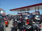 Antrean kendaraan beli BBM di SPBU dalam Kota Bengkulu kembali terjadi setelah berembus isu stok BBM hanya cukup selama 20 hari, tapi Pertamina pastikan stok dan pasokan BBM aman dan lancar serta terkait konflik meliter internasional AS dan Iran.(Foto/Ist)