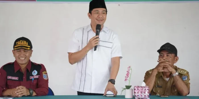 Bupati Bengkulu Utara, Arie Septia Dinata (tengah) memberikan sambutan pada sebuah acara belum lama ini.(Foto/Ist)